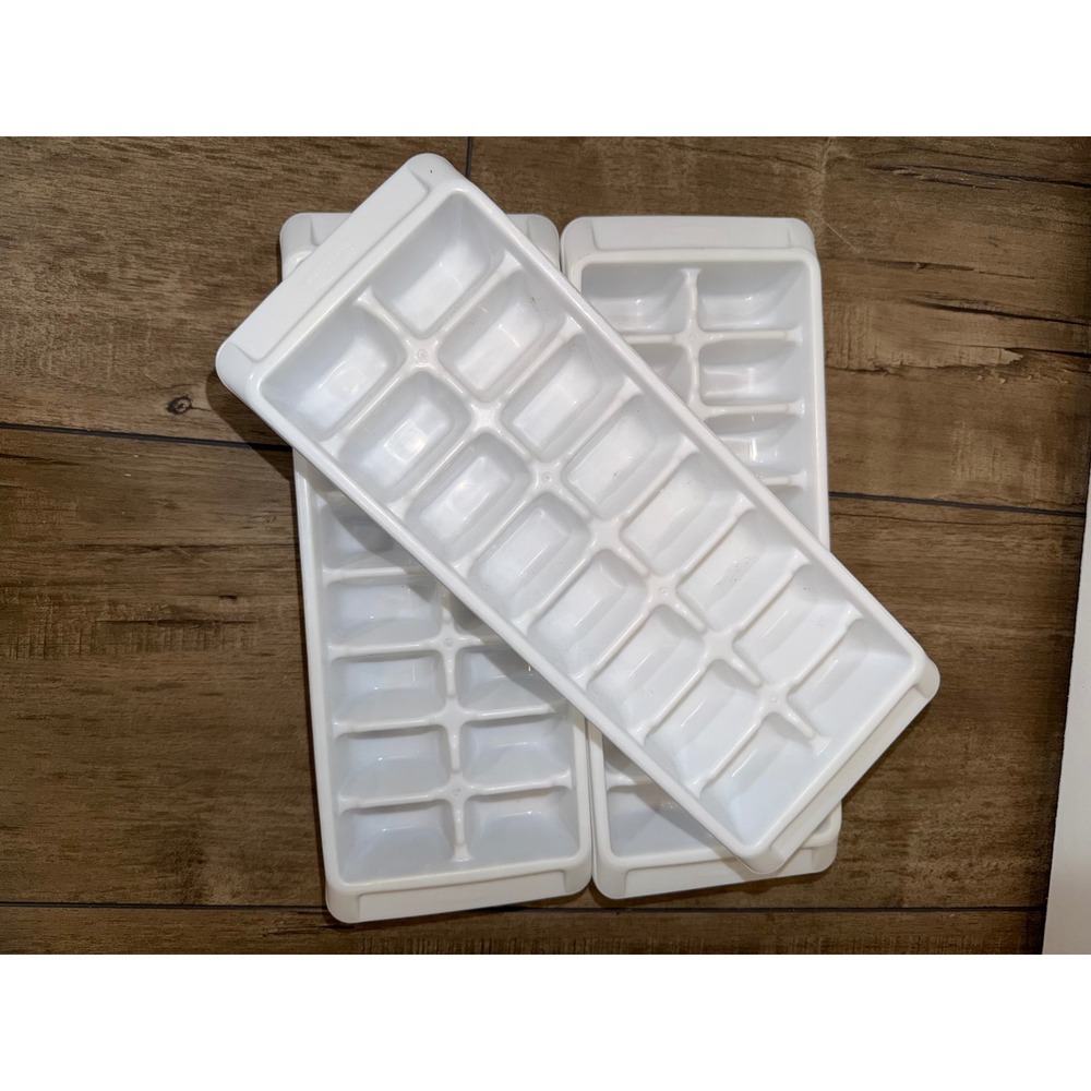 Rubbermaid White Plastic Ice Cube Trays Set of 3 Stackable Easy Release 16 Cube